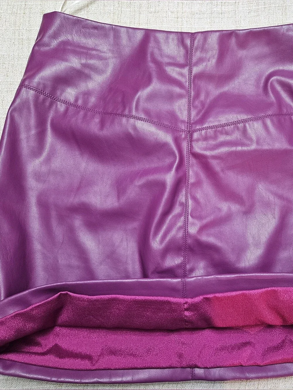 SHEIN Plum Faux Leather Mini Skirt With Museum Shop Beanie Hat